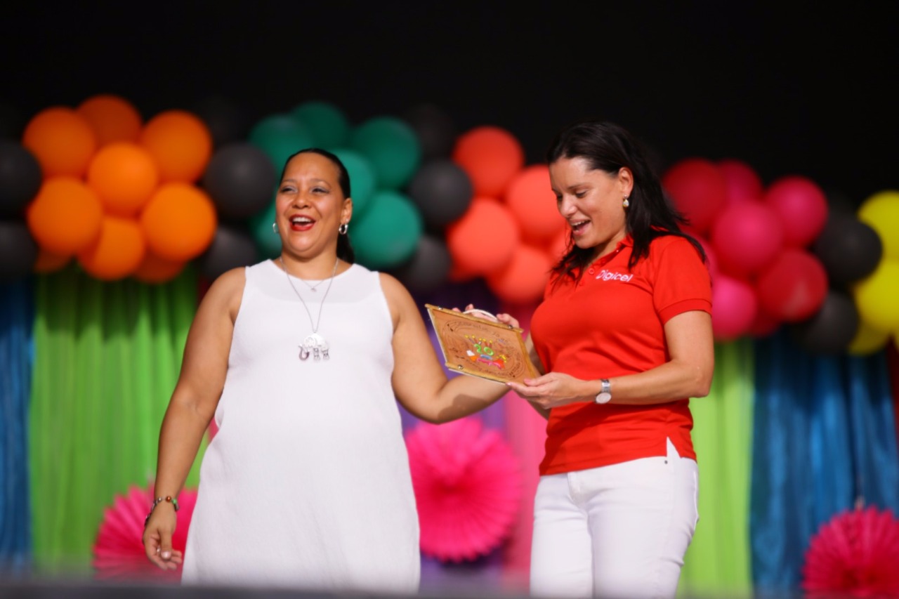 DIGICEL CU UN TREAT PA MUCHANAN DI TRAIMERDIA