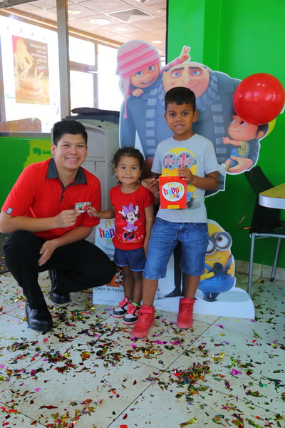 McDonald’s a premia e fidelidad di e famia Arubiano