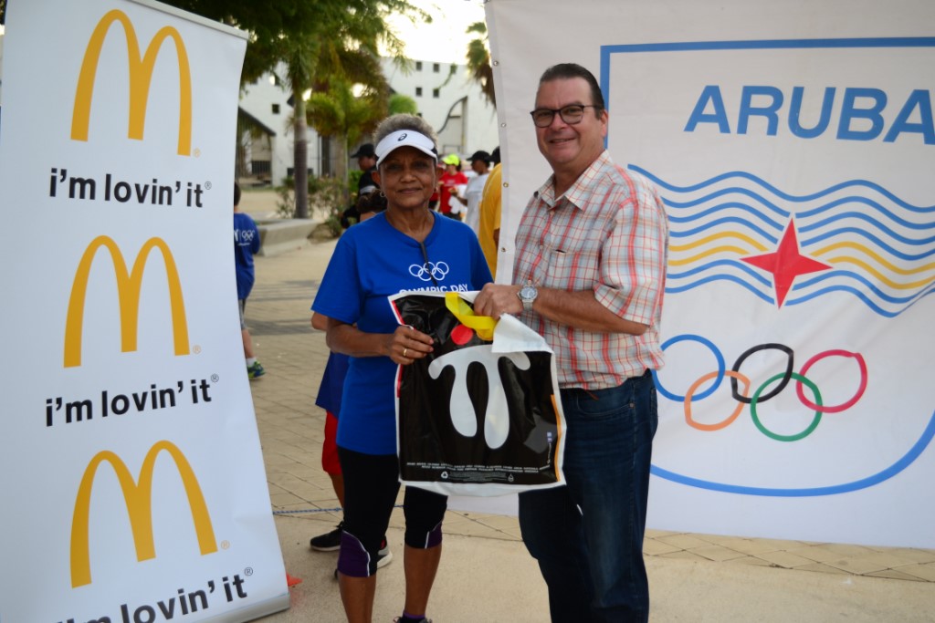 Participantenan a disfruta di e Olympic 5k Fun Run/Walk