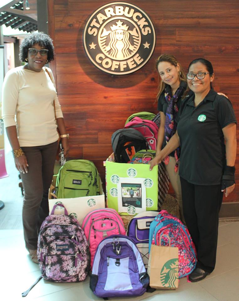 Starbucks a haci entrega di 20 tas di scol