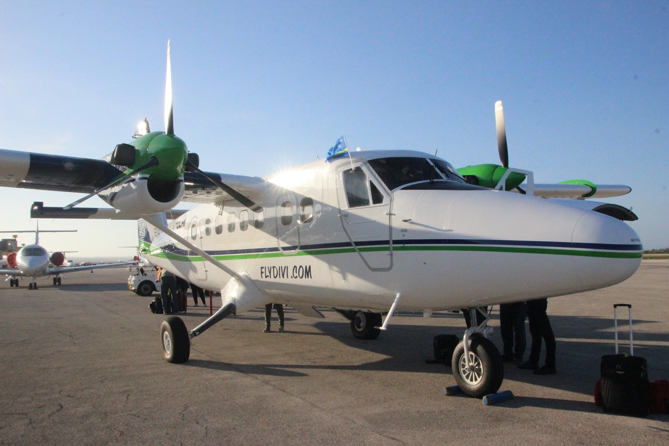 Divi Divi Air ta habri nan ala ku un Avion mas Divi Divi Twin Otter (C-GLAI)