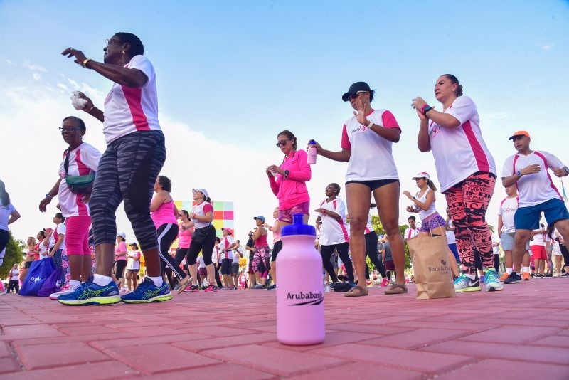 Hopi hende a participa na e “Light up the Path” Fun Walk & Run