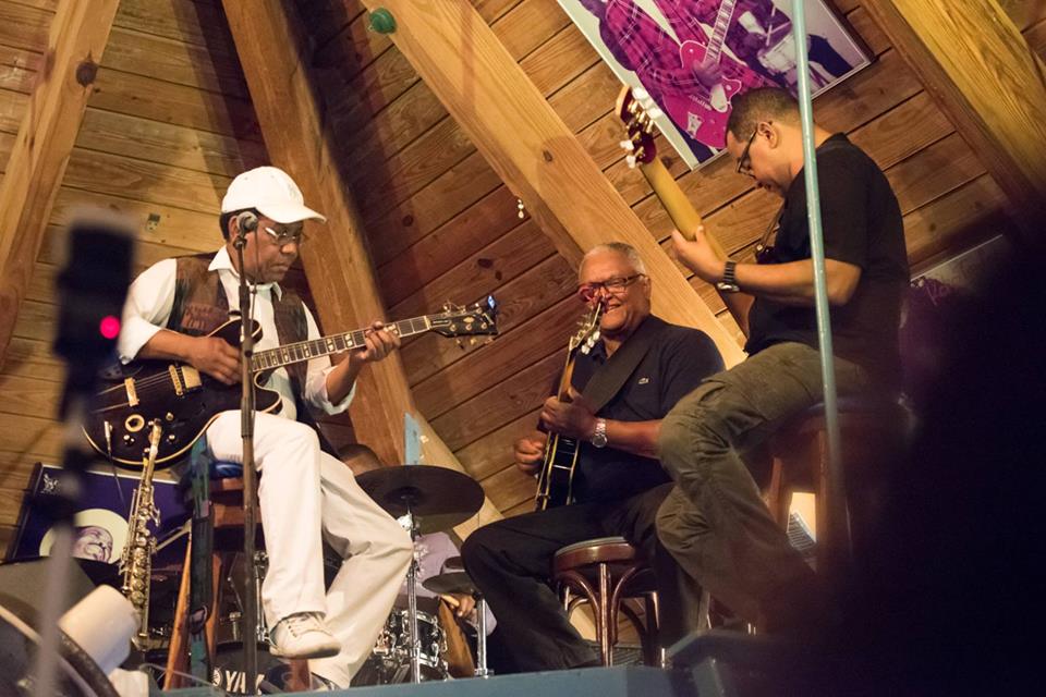 Blues bar & restaurant di Avila ta selebrá su di 25 hubileo grandemente ku artistanan lokal di taya den mundu di jazz