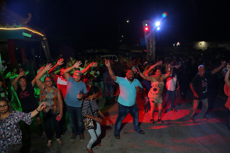 Paranda di Balashi ta sigui na Pos Chiquito Rumshop