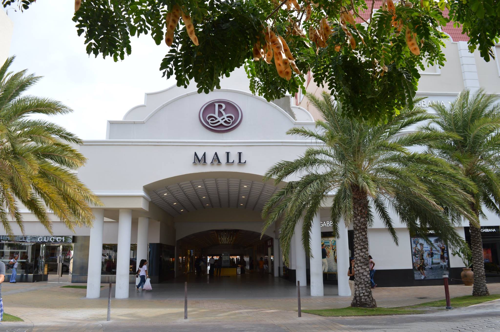 Descubri descuentonan di Black Friday durante shopping night na Renaissance Mall