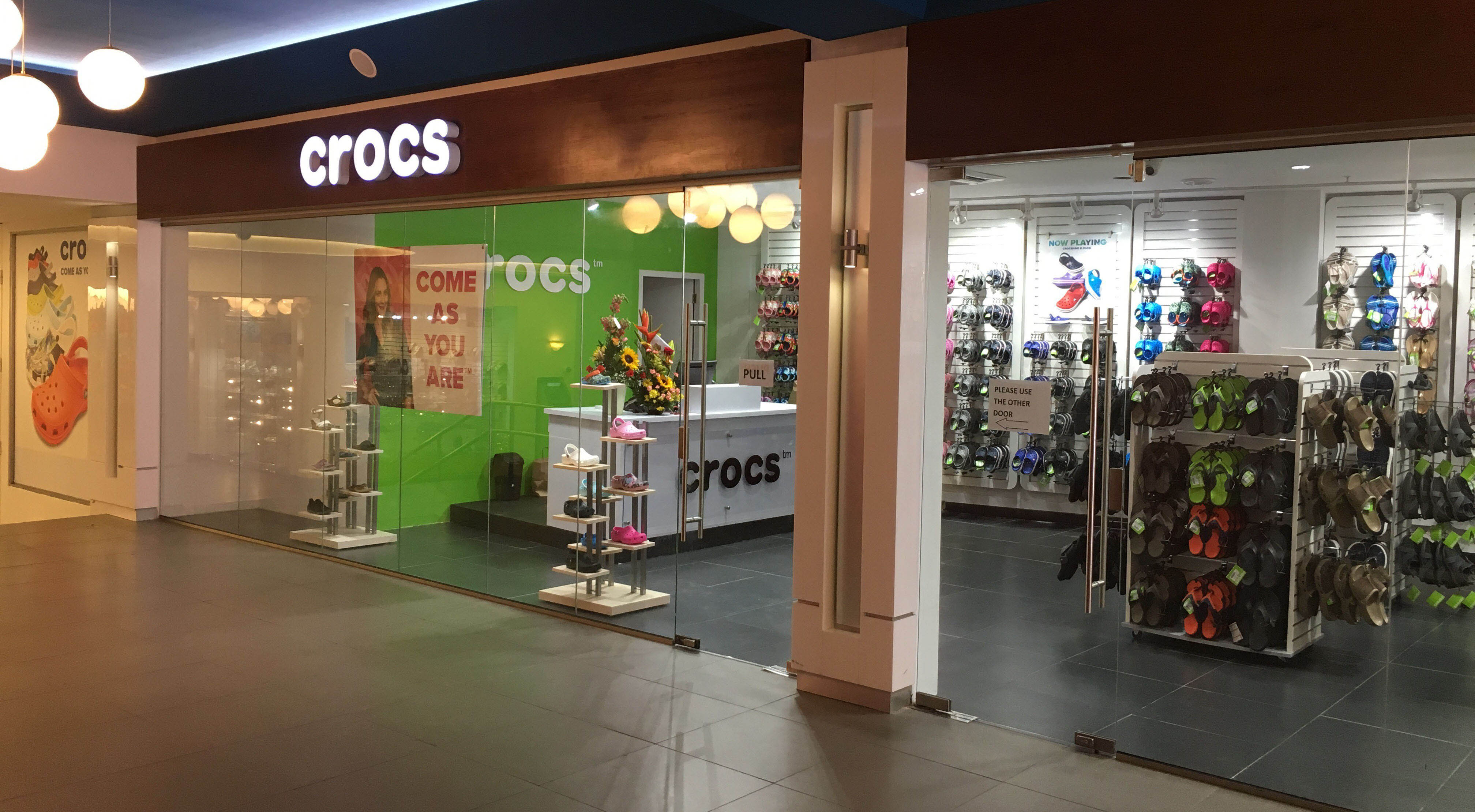Crocs awor den Renaissance Mall