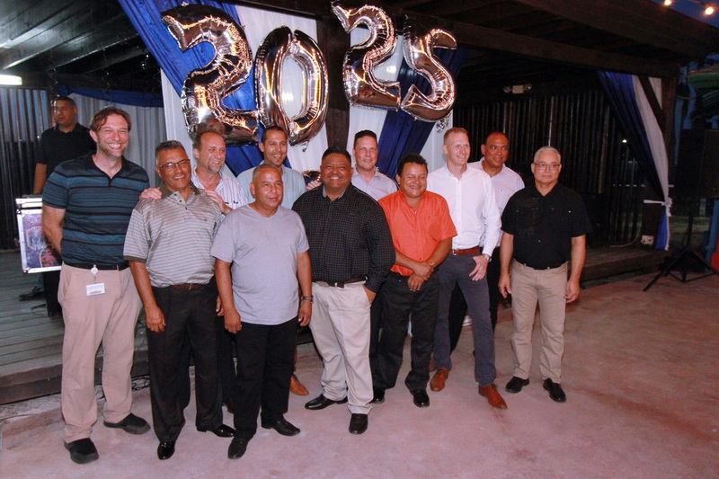Tropical Bottling Co. a celebra 95 aña di servicio di 4 empleado