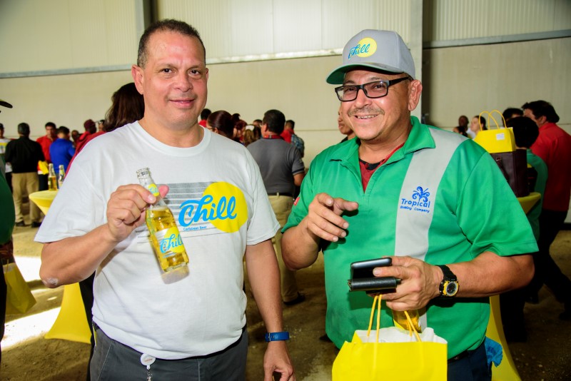Giovanni Bermudez awor na cabes di Tropical Bottling Co.