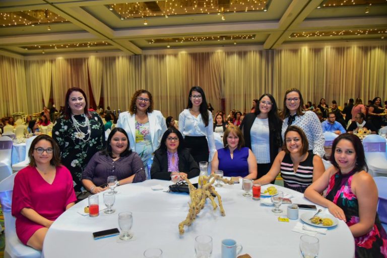 aruba bank woman's day 30 (Custom)