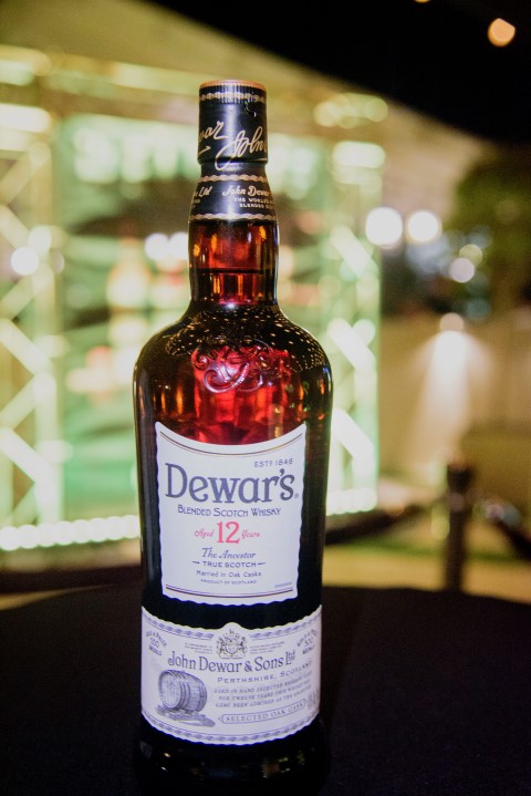 Dewar’s cu regalo special pa tur Tata