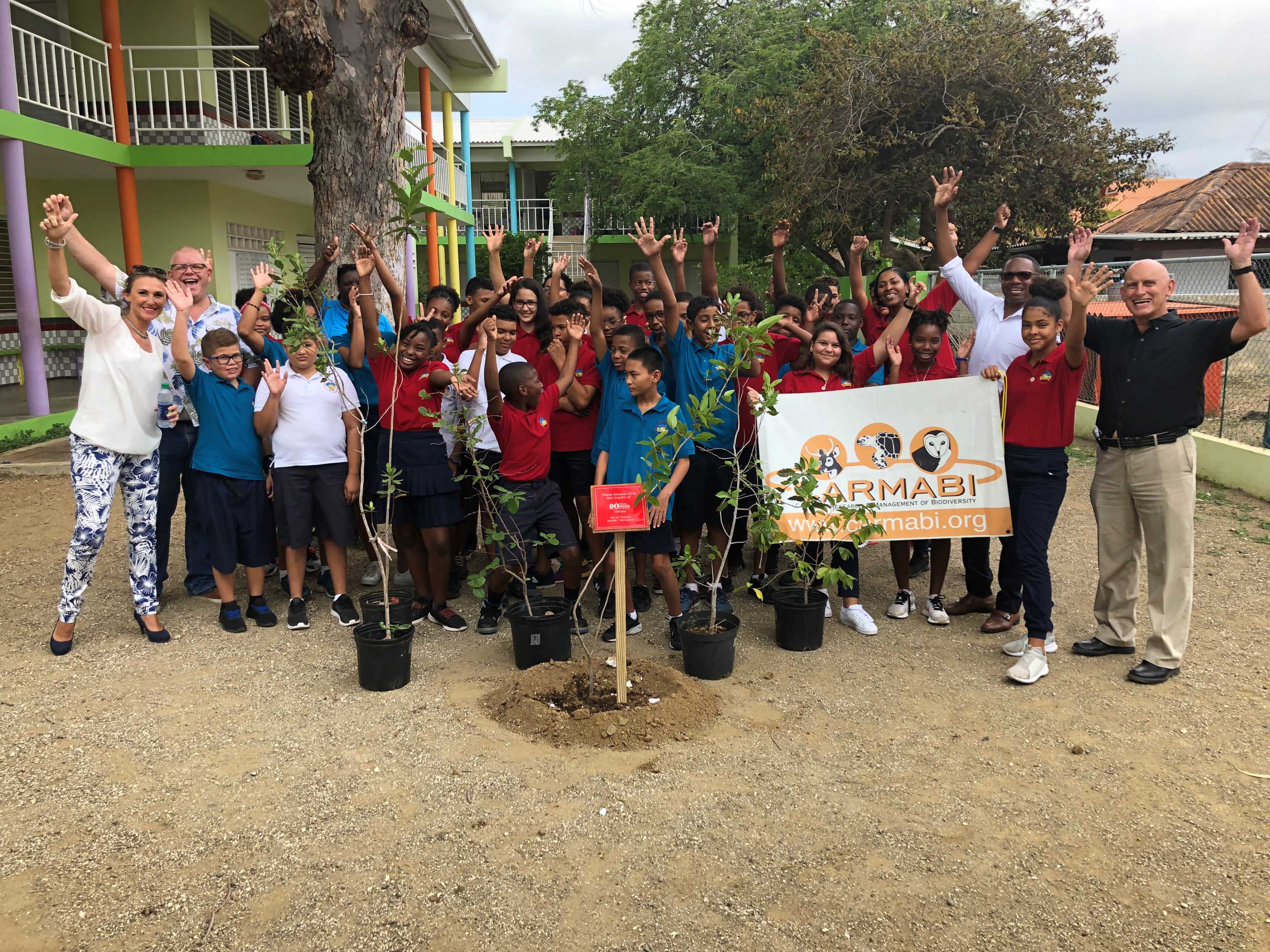 CURAÇAO BEVERAGE BOTTLING COMPANY A PLANTA 80 SORTO DI PALU DEN KUADRO DI SU 80 AÑA ANIVERSARIO