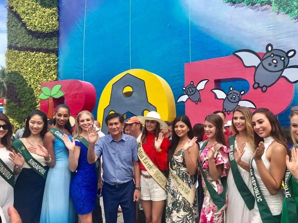 MISS EARTH CURACAO, ALEXANDRA ATALITA, UN DJE 9 MISS-NAN INVITA NA RE-APERTURA DI E ISLA BORACAY NA FILIPINAS