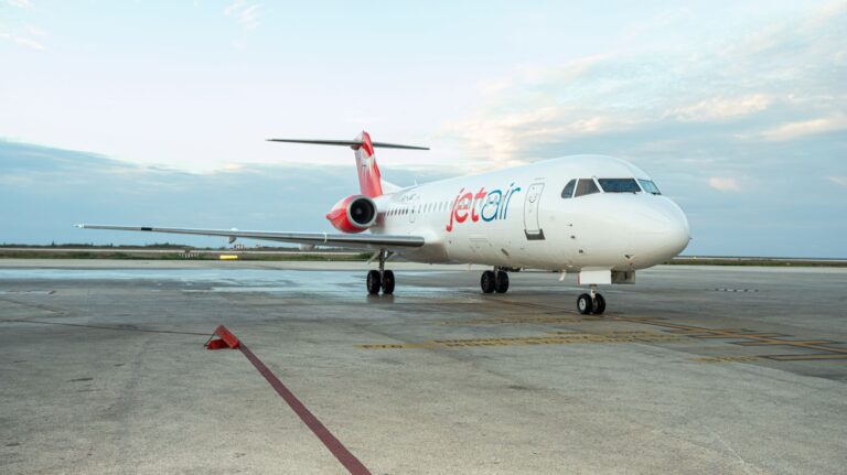 Jetair?s inaugural flight Curaçao ? Jamaica L4