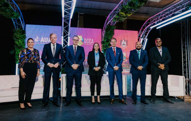 AUA - A Flight To The Future